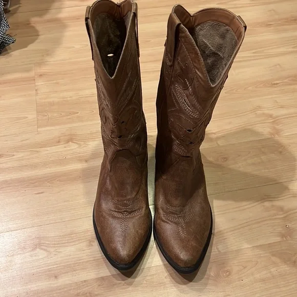 Coconuts Dusty tan color - cut out - distressed cowboy boots. Size 6 - Picture 4 of 5